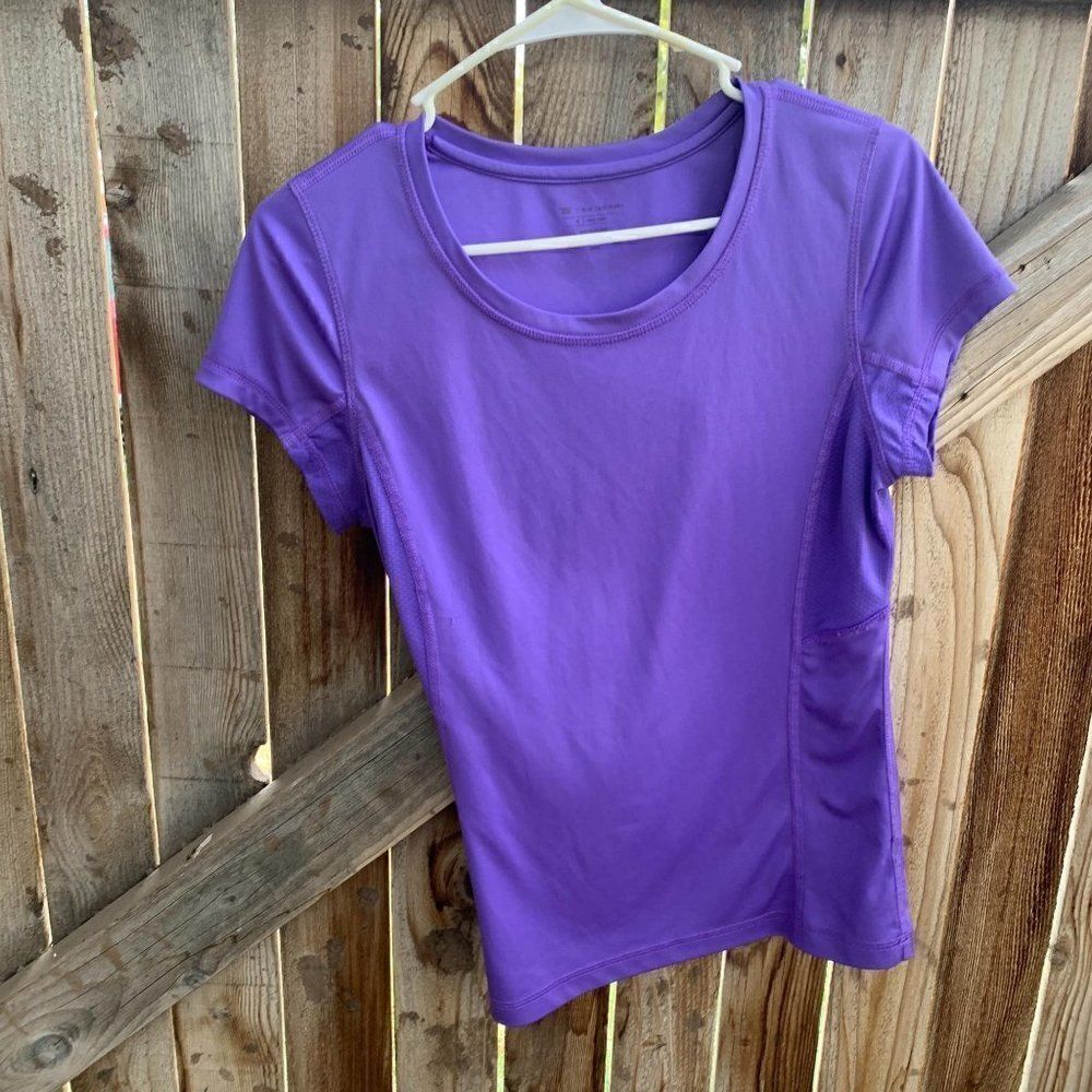 Tek Gear fitted short sleeve size medium